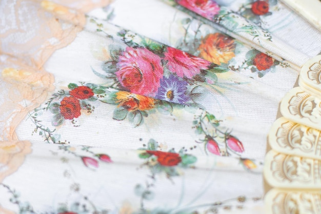 Kolekcja haftów na tkaninach